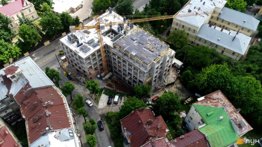 Будівництво на Личаківській, 37 влітку 2019 року (фото з сайту ЛУН.ua)