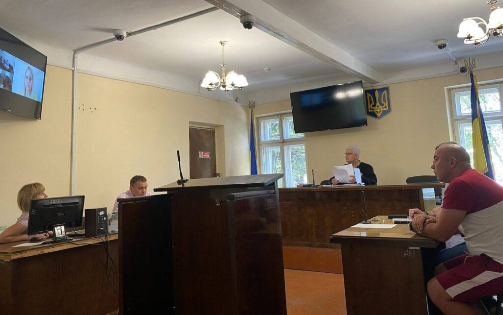 Попереднє засідання Тисменницького районного суду, на яке Андрій Шпак не з'явився (фото НГЛ)