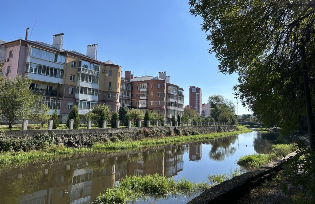 The Krupas live in an apartment in a residential complex on Parkova Street (photo by NGL.media)