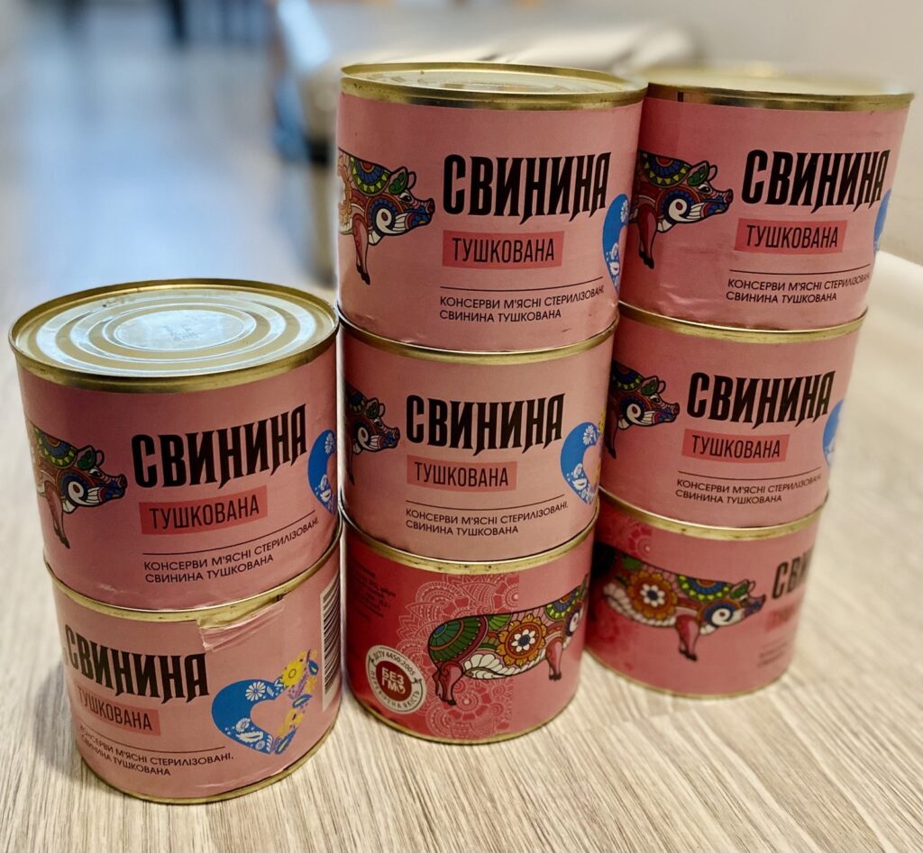 The military experts rejected 80 thousand cans of “Menterika” pork meat, yet these cans still found their way to the combat units of the AFU (photo by NGL.media)