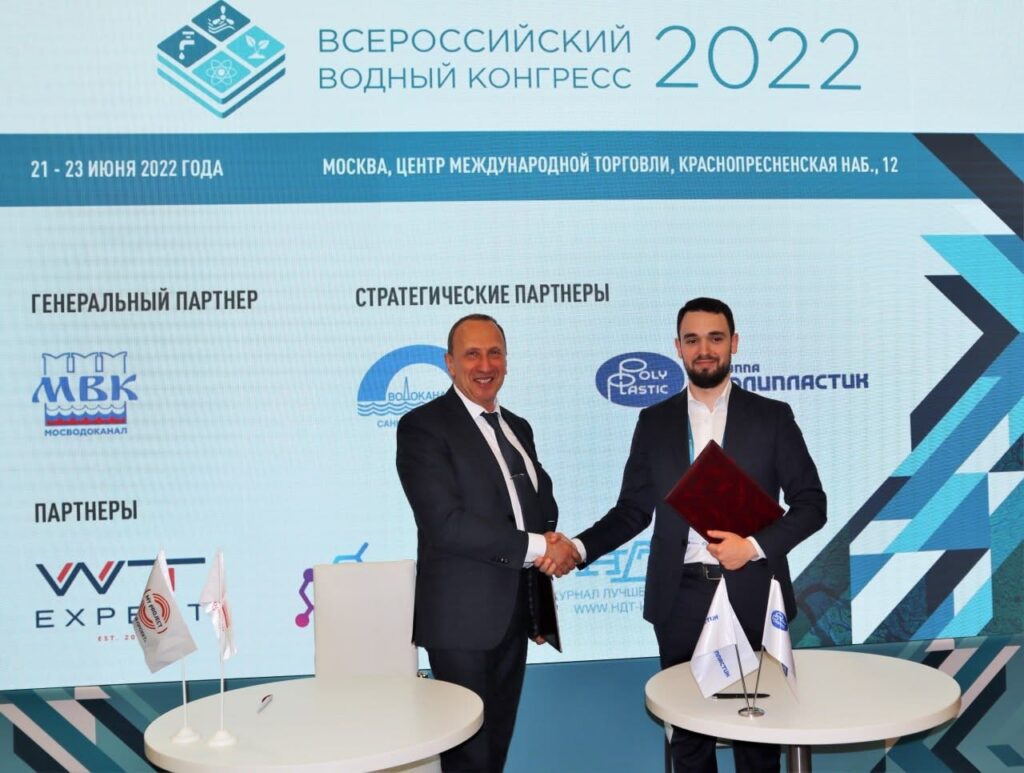 Yurii Meshengisser (on the left) during the VI All-Russian Water Congress, which took place in June 2022 in Moscow (a photo of the press service of the Russian company, Polyplastic)