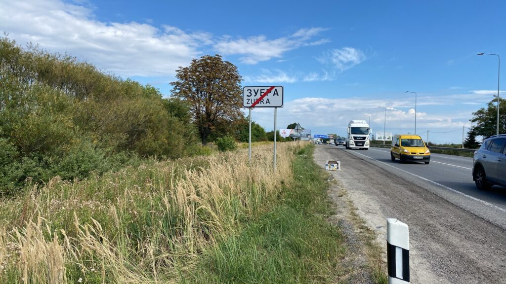 Вузька смужка землі впритул до міжнародної траси безкоштовно виділена Солонківською сільрадою опинилася у власності зятя Богдана Дубневича (фото NGL.media)